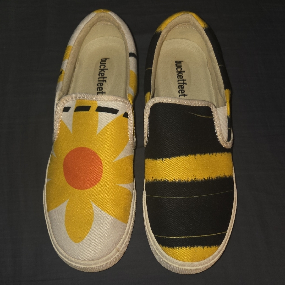 NWOT Bucketfeet Slip On Shoes; Bumblebee Chic; Women's Size 8; Black & Yellow